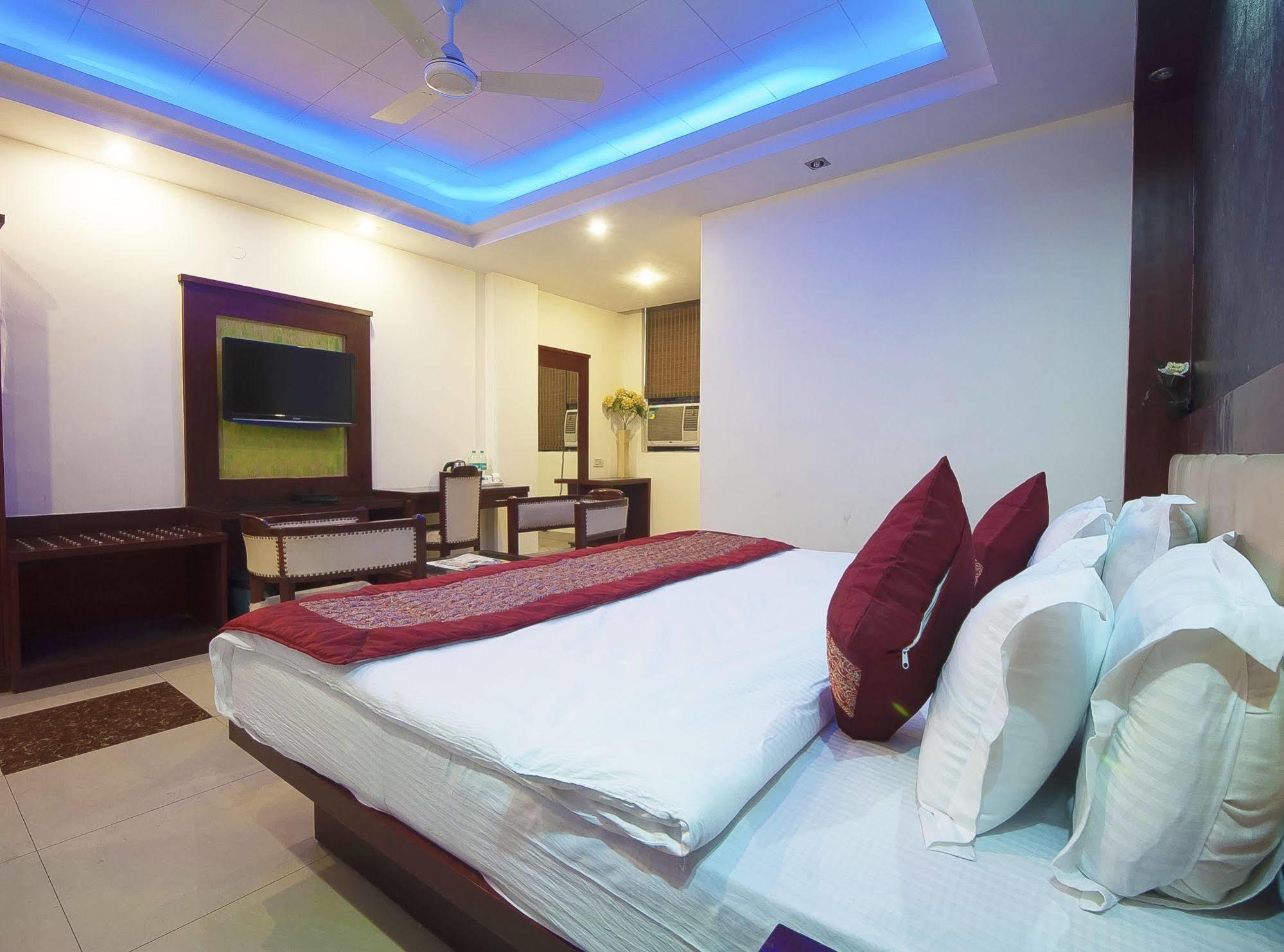 Oyo 3472 Hotel Rama Inn Yeni Delhi Dış mekan fotoğraf